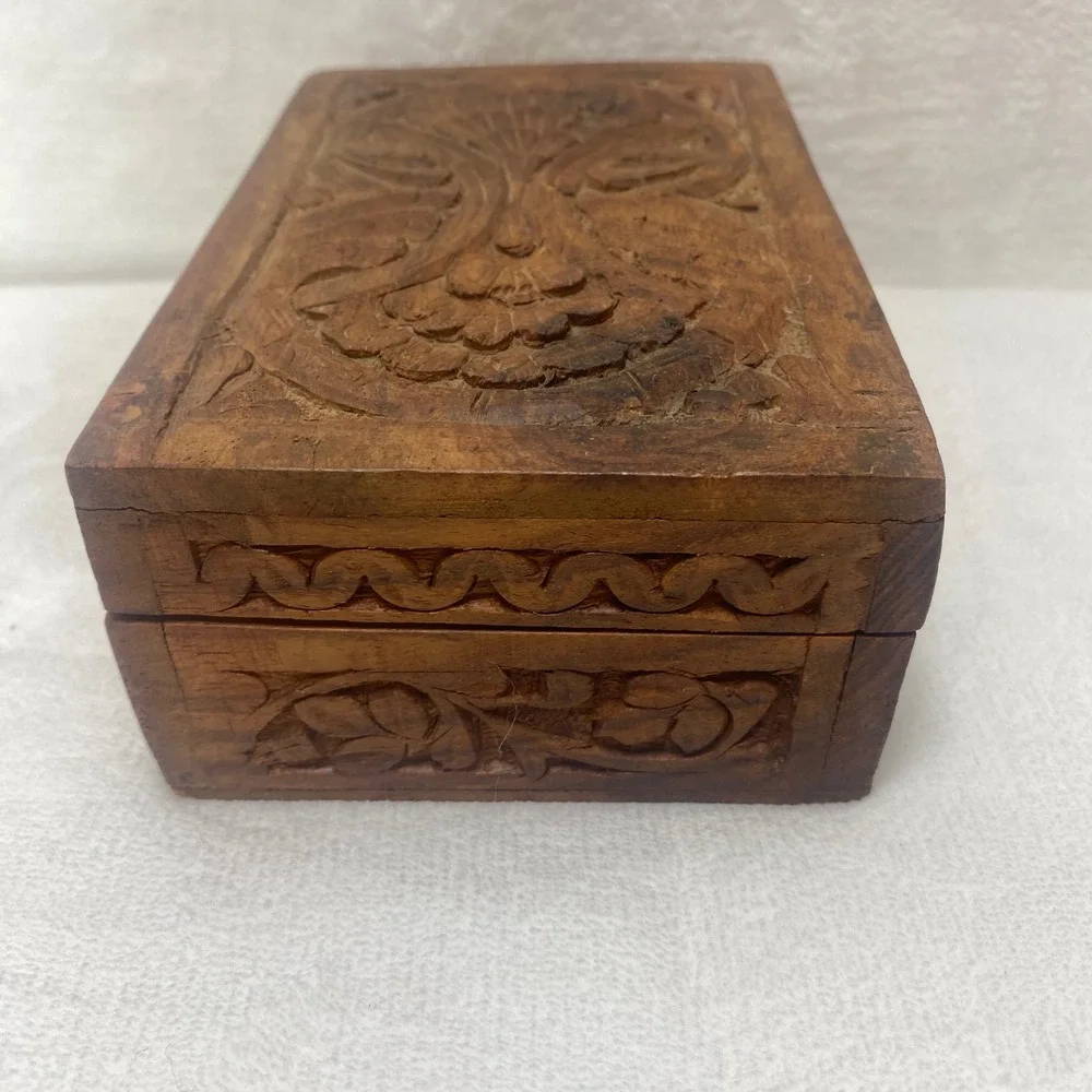 Hand‎ Carved Wooden Trinket Box Jewelry Keepsake Blue Velvet Lined